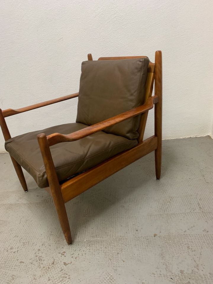 Skandinavischer Mid Century Sessel Teakholz & Leder Easy Chair in Albstadt