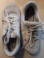 Nike, Sneaker, Sportschuh, Gr. 40, weiß, sehr guter Zustand Nordrhein-Westfalen - Rüthen Vorschau