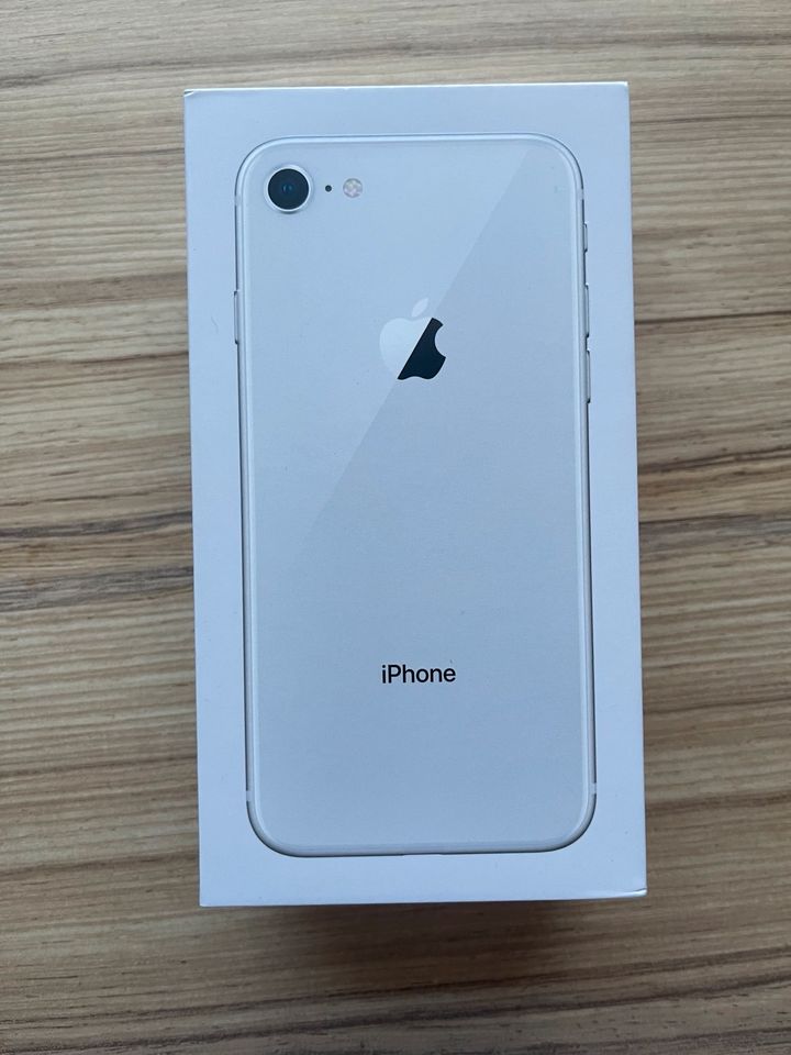 iPhone 8 64GB Weiß in Gäufelden