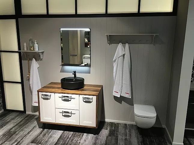 Nobilia - York Exklusives Badezimmer mit Waschtisch und Sideboard in  Nordrhein-Westfalen - Alsdorf | Badezimmer Ausstattung und Möbel | eBay  Kleinanzeigen ist jetzt Kleinanzeigen