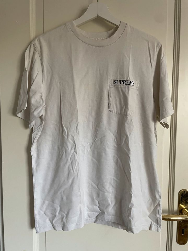 Supreme Basic T-Shirt in Schöneiche bei Berlin