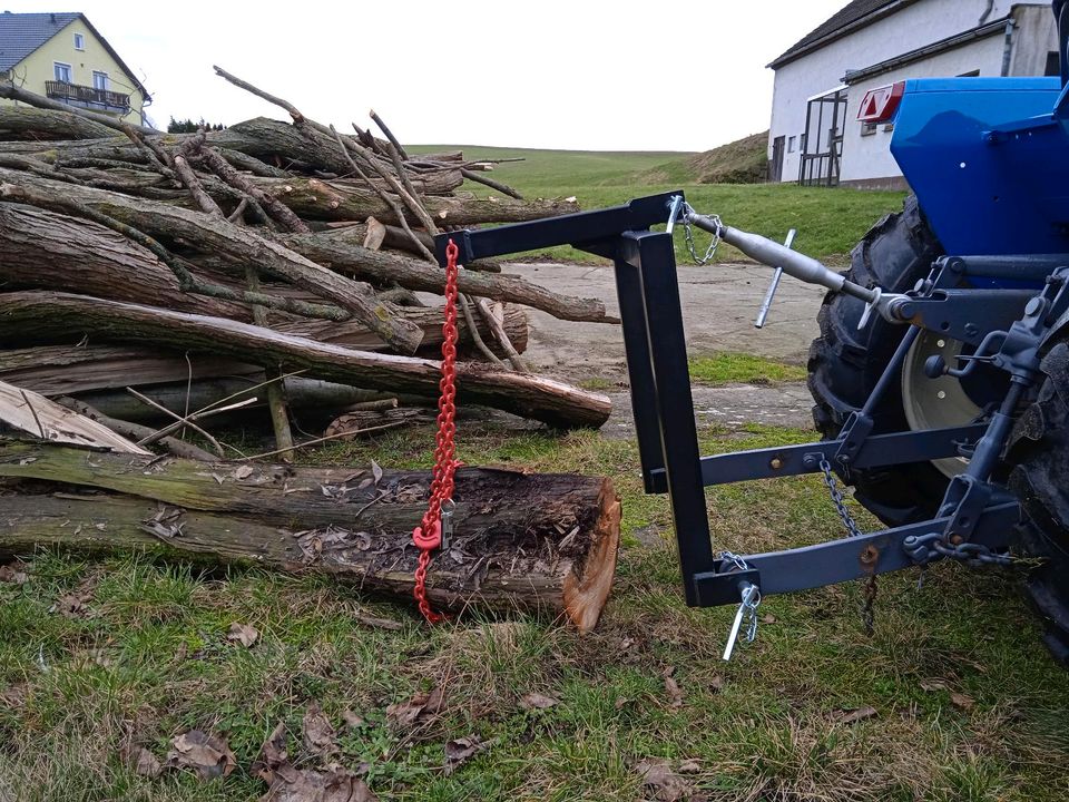 Schleppgalgen Rückegalgen KAT1 Kleintraktor Holz rücken in Bernstadt auf dem Eigen