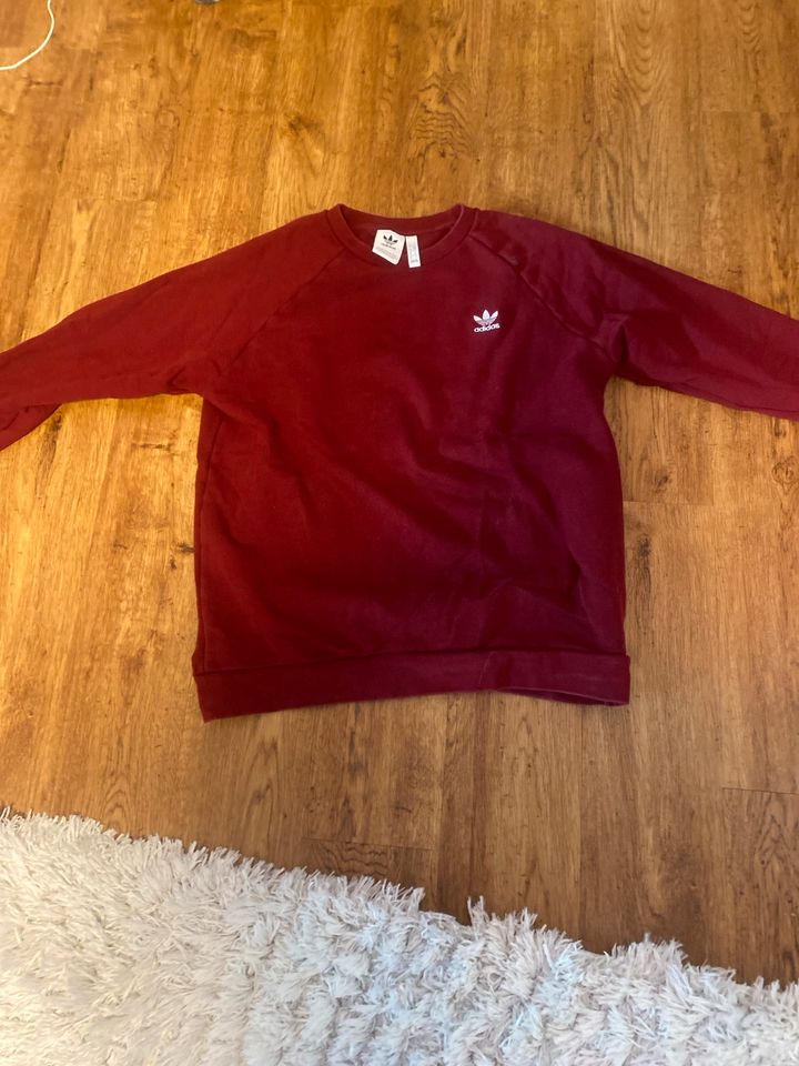 Adidas Pullover in Velen