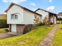 Kaufen und einziehen: Sanierter, freistehender Bungalow, ca.184 m², mit Garten und Garage in Broich Nordrhein-Westfalen - Mülheim (Ruhr) Vorschau