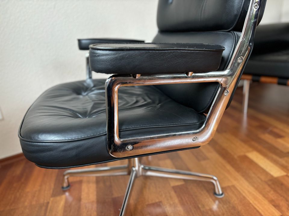 Eames Lobby Chair ES108, schwarzes Leder, drehbar in Frankfurt am Main