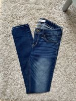 Dunkelblaue Skinny Jeans Hollister W25 Bayern - Regensburg Vorschau