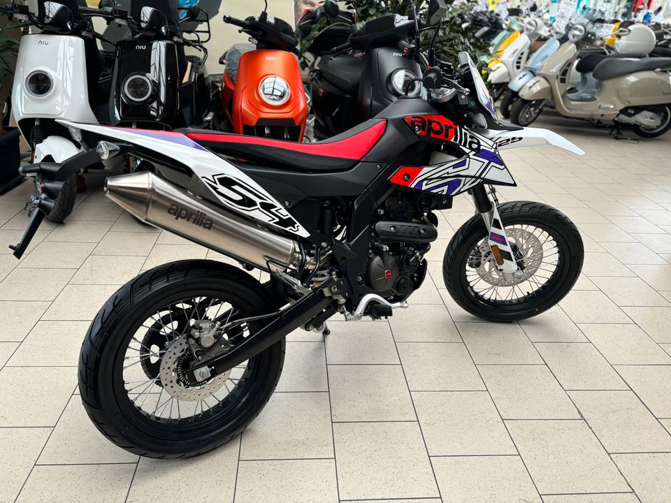 Aprilia SX 125 * * Supermoto * ABS * * 15 PS* 1x Sofort * in Neustadt a.d.Donau