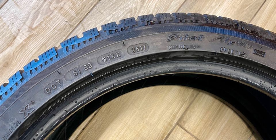 Michelin Pilot Alpin 4 Winterreifen 235/40R18 95V,DOT 2817,5,5mm in Bad Segeberg