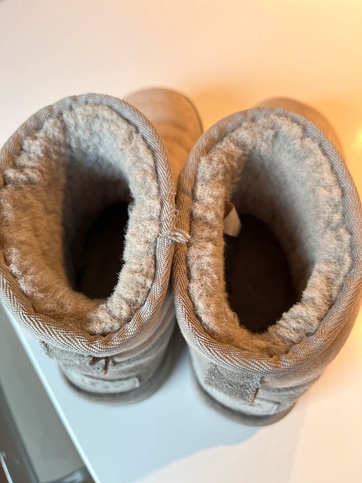 UGG‘s 37 hellgrau Stiefel Damen Boots Stiefel in Bocholt