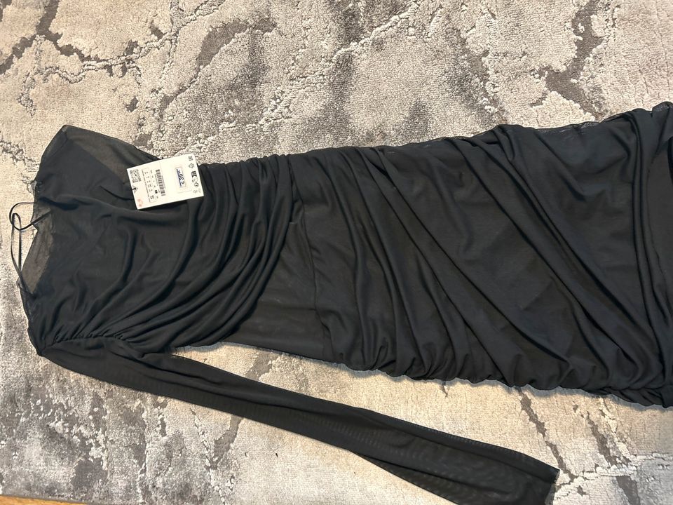 Asymmetrisches Kleid aus Tüll schwarz Zara in Frankfurt am Main