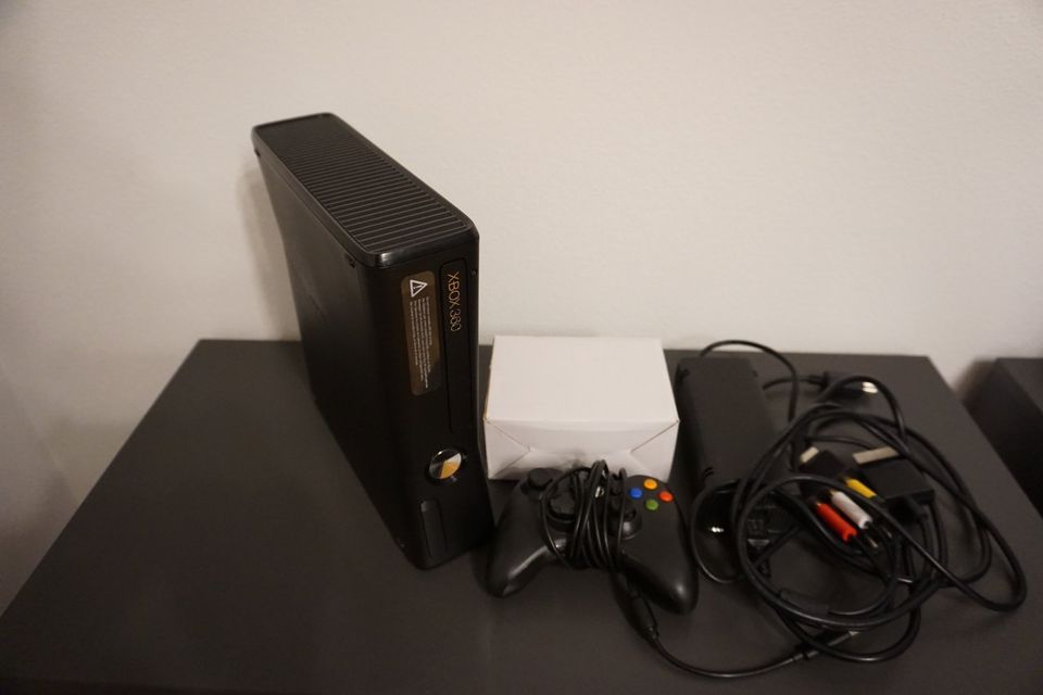 Xbox 360 Slim 250GB Komplettset in Traitsching