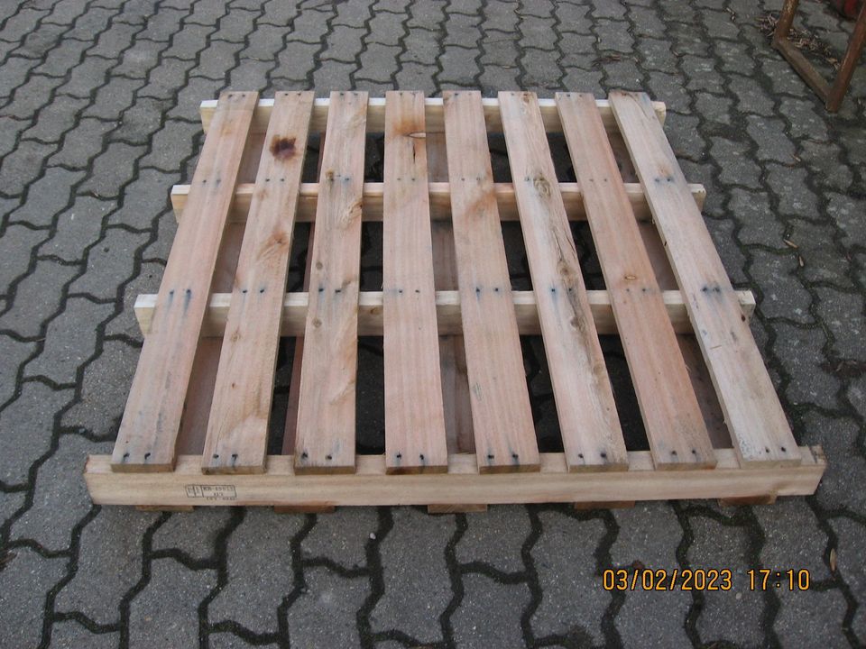 Holzpaletten Zaunelemente Konstruktionsholz Absperrung Brennholz in Heere