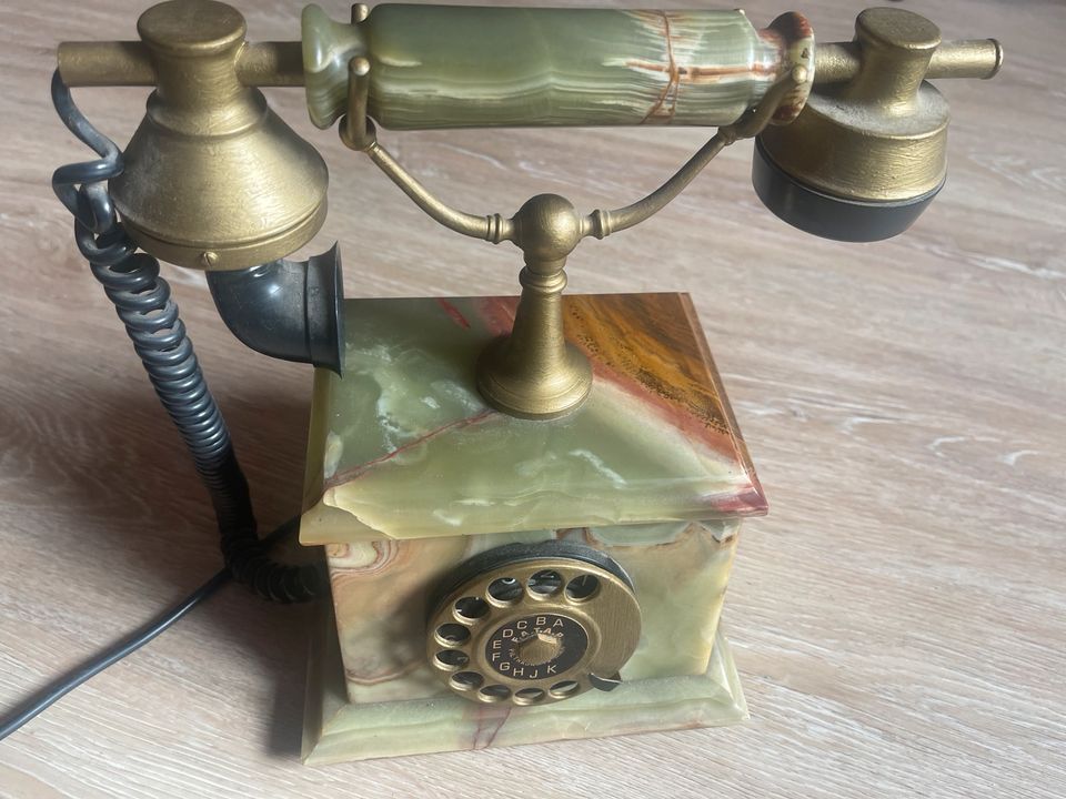 Vintage altes Telefon in Duisburg