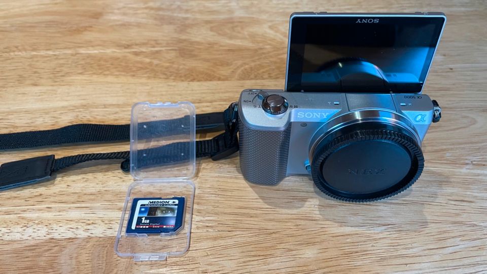 Sony alpha a5000 DSLM Digitale Systemkamera Kit Retro Bundle in Dresden