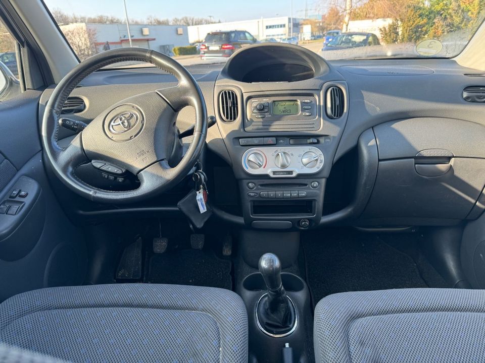 Toyota Yaris Verso 1.4 D-4D Sol in Singen