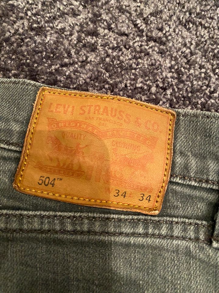 Herren Levi’s Jeans Hose gr. W34 L34 neuwertig 504 in Schwabmünchen