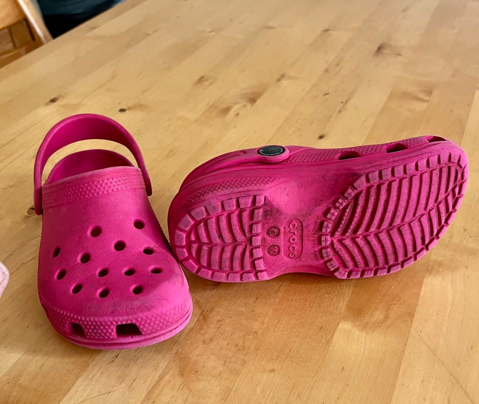 Crocs Kinderschuh Badeschuh Hausschuh Größe 10 in Berlin