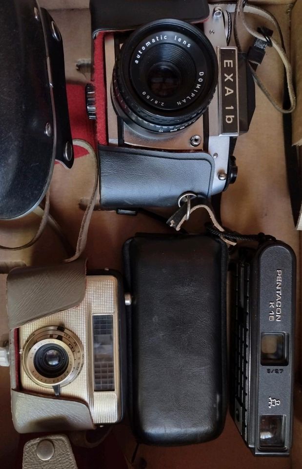 4x alte Fotoapparate mit Taschen in Lutherstadt Wittenberg