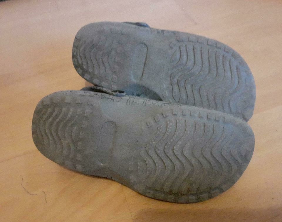 Schlappen wie Crocs 36/37 Totenkopf grau in Rottweil