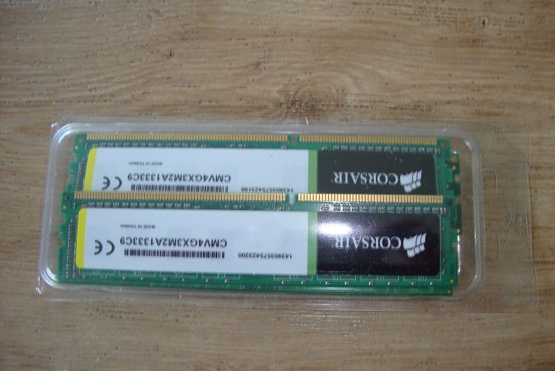 Corsair 2 GB (7x2GB) CMV4GX3M2A1333C9 DDR3-1333 PC3-10600 in Villingen-Schwenningen