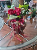 Kleine Uneschte Rosen und Vase aus Ton Wuppertal - Oberbarmen Vorschau