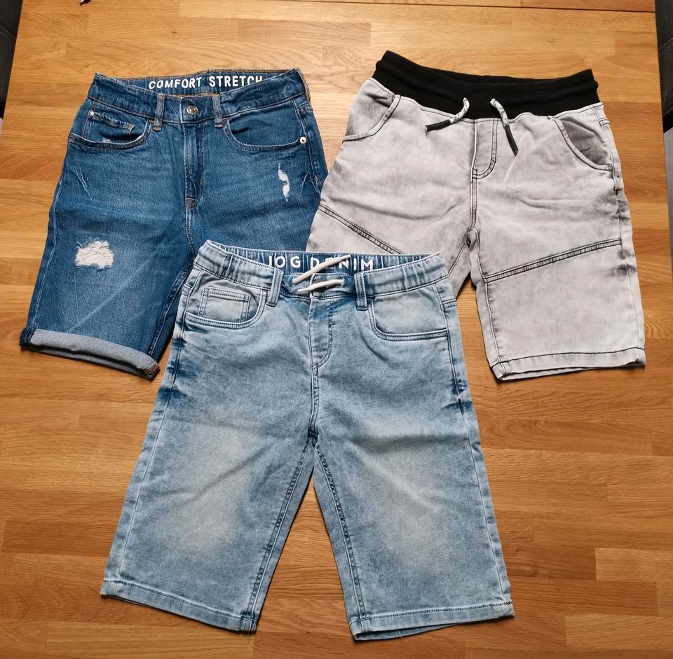 Jeans - Shorts / kurze Hosen Gr.152 in Meiningen