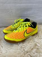 Nike Turnschuhe Hallensportschuhe Sportschuhe Fußball Gr 37 38 Hessen - Fritzlar Vorschau