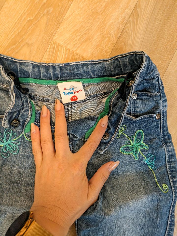 Jeans mit Stickerei gr.128 in Weißenfels
