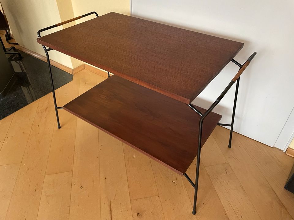 Mid Century Teak Beistelltisch Tisch passend zu String Regal in Bonn