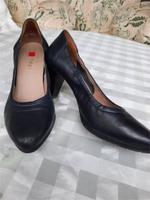 Klassische Pumps von Högl, d'blau, Gr. 41, weich gepolstert Niedersachsen - Aurich Vorschau