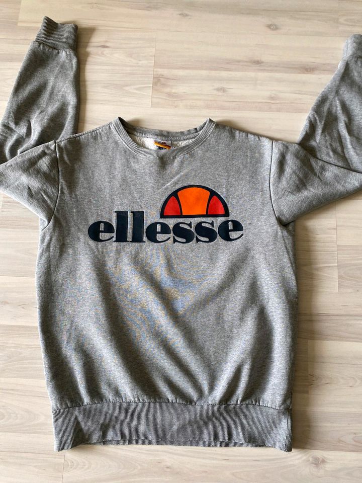 Ellesse Pullover Sweater  Sweatshirt Gr: M-L grau in Camburg