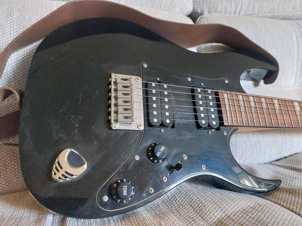 E-Gitarre von Ibanez mit Tasche von Tonträger in Schöningen