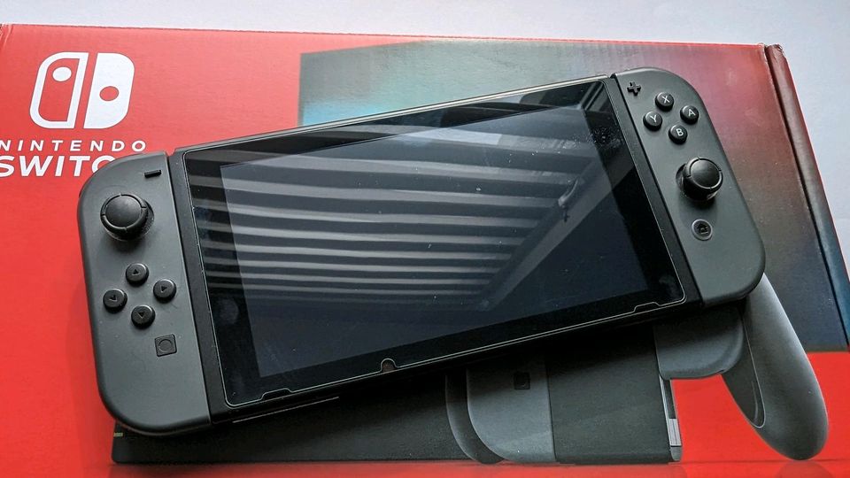 Nintendo Switch V2 Konsole komplett Zubehör in Witten