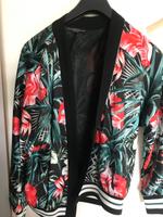 Guess jacke  gr S neu Sachsen - Markkleeberg Vorschau