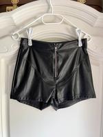 Lederimitat Shorts Niedersachsen - Hatten Vorschau