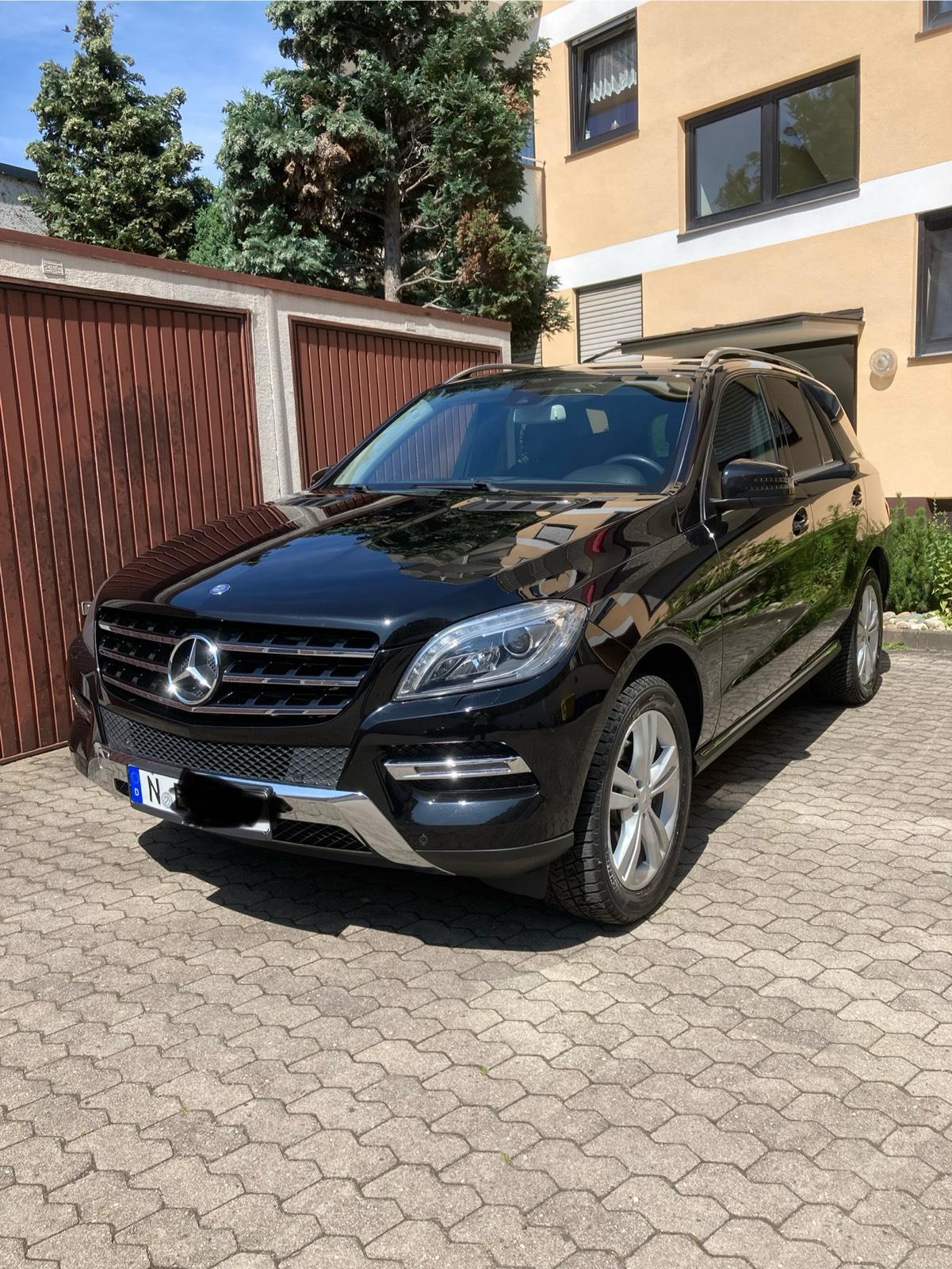 Abbildung des Autos Mercedes Benz ML 350 Blu…
