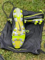Nike Fußballschuhe Tiempo Nocken Gr. 45.5 Hessen - Hünfelden Vorschau