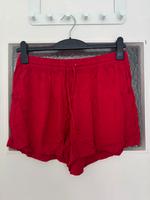 Rote Sommer-Shorts Baden-Württemberg - Freiburg im Breisgau Vorschau