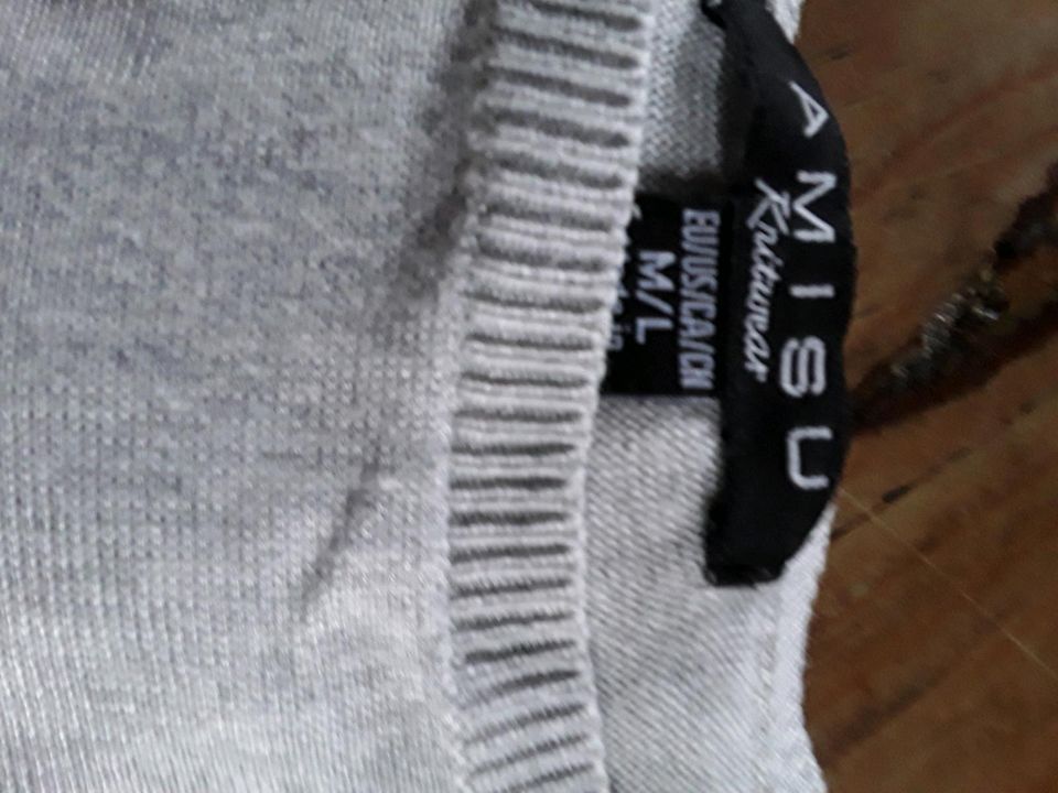 Lässiger Pullover von Amisu  grau Grösse M/ L in Kühbach