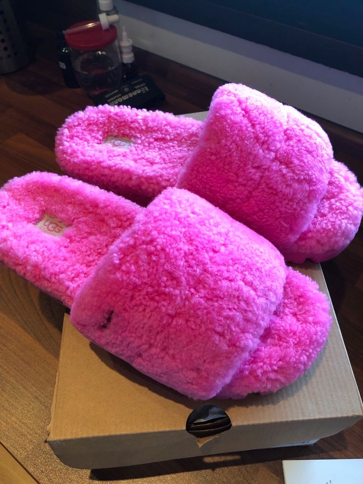 Ugg cozetta curly Pink 41 neu Pantoletten in Hagen