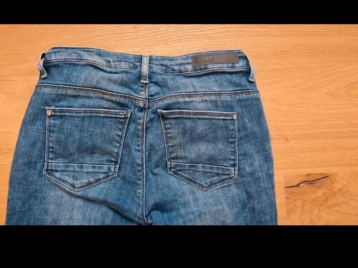 ONLY Damen Jeans, Gr. 29/32, skinny, neuwertig in Stuttgart