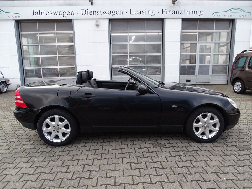 Mercedes-Benz SLK 200 2.Hd nur 56.000 Km in Rodgau