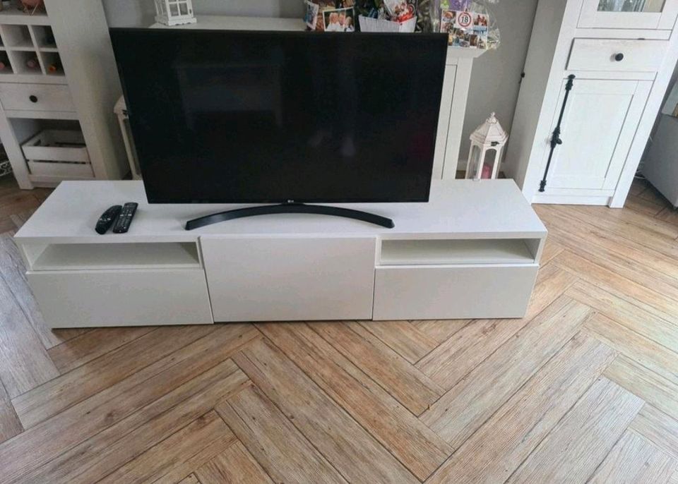 TV-Sideboard ohne TV weiß 180x40x40 in Berlin