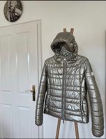 Hugo Boss Jacke glänzend Top Zustand Gr. M Hamburg-Nord - Hamburg Eppendorf Vorschau