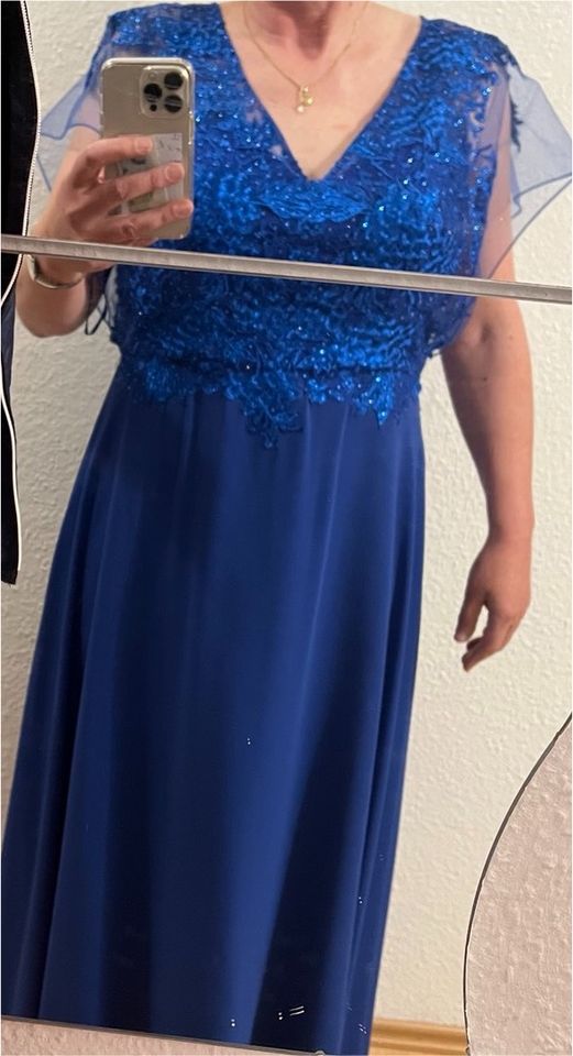 Tolles Abendkleid Gr. 44 blau - königsblau in Springe