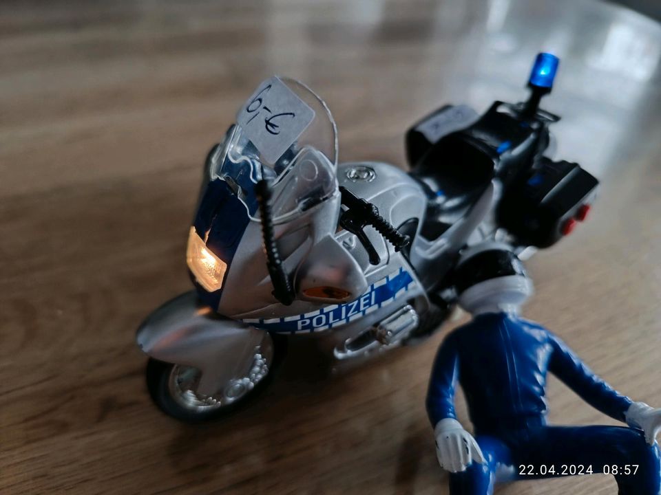 Dickie Toys Polizei Motorrad mit Licht und Sound Funktion in Reichenbach an der Fils