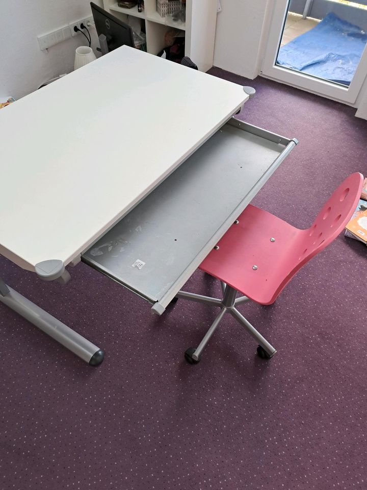 Kinder Schreibtisch mit Stuhl 68 x 110 cm Höhenverstellbar in Wiesbaden