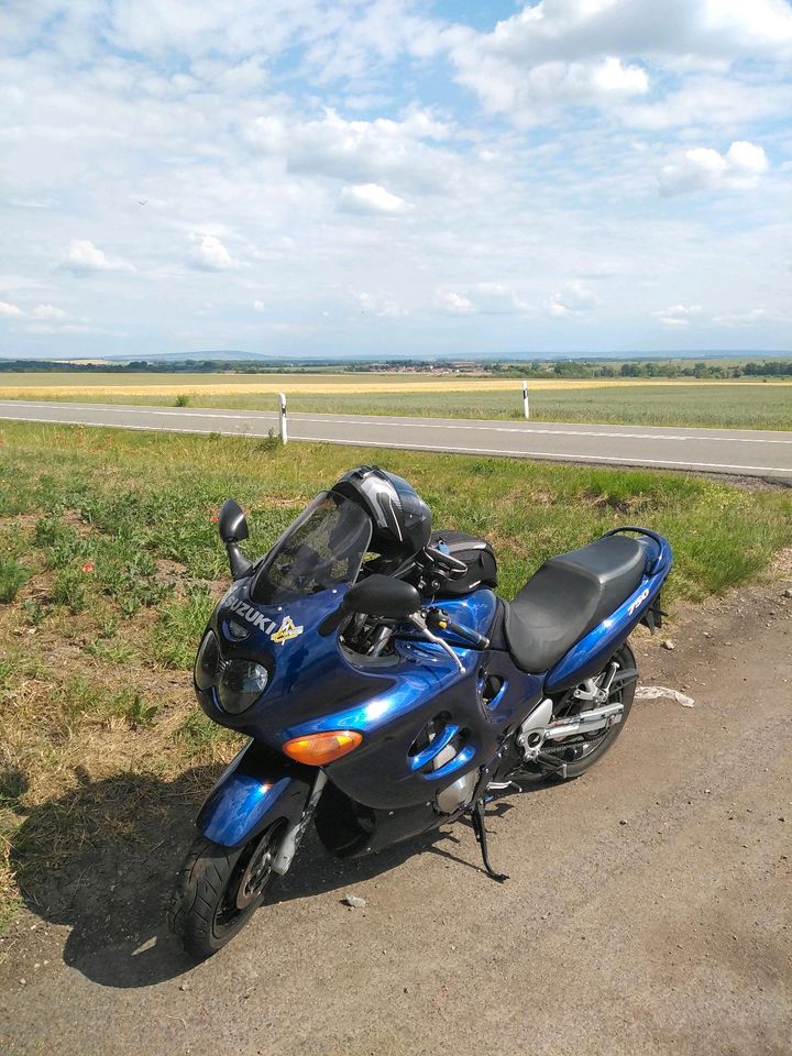 Ich biete hier meine Suzi GSX 750 F in Gerstungen