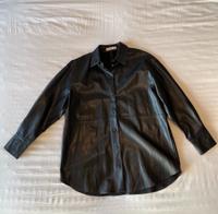 Kunstleder Hemd/Bluse Größe S (fällt oversized aus, passt bis XL) Niedersachsen - Neu Wulmstorf Vorschau