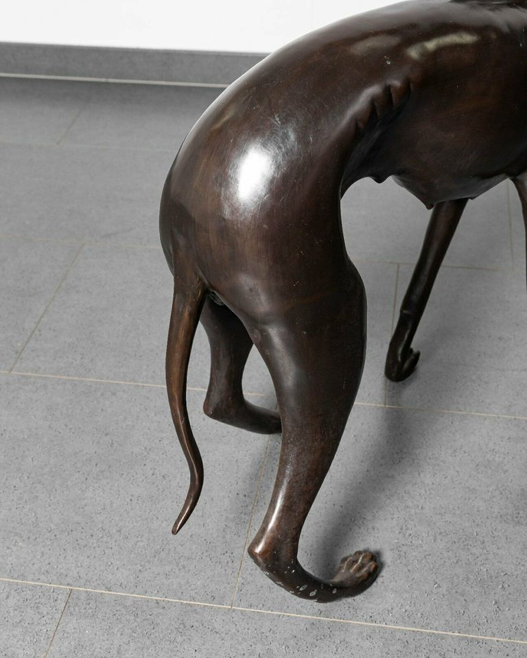 Bronze Skulptur Figur Hunde Paar Windhund Dog animal in Lage